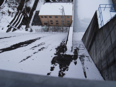 雪の発電所