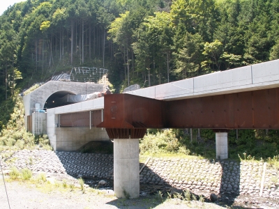 トンネル